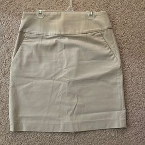 Banana Republic size 4P pencil skirt NWT
